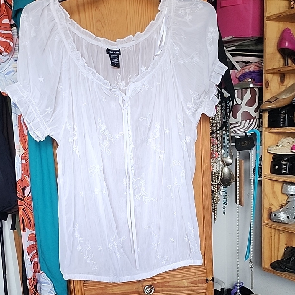 Torrid White Floral Embroidered Blouse